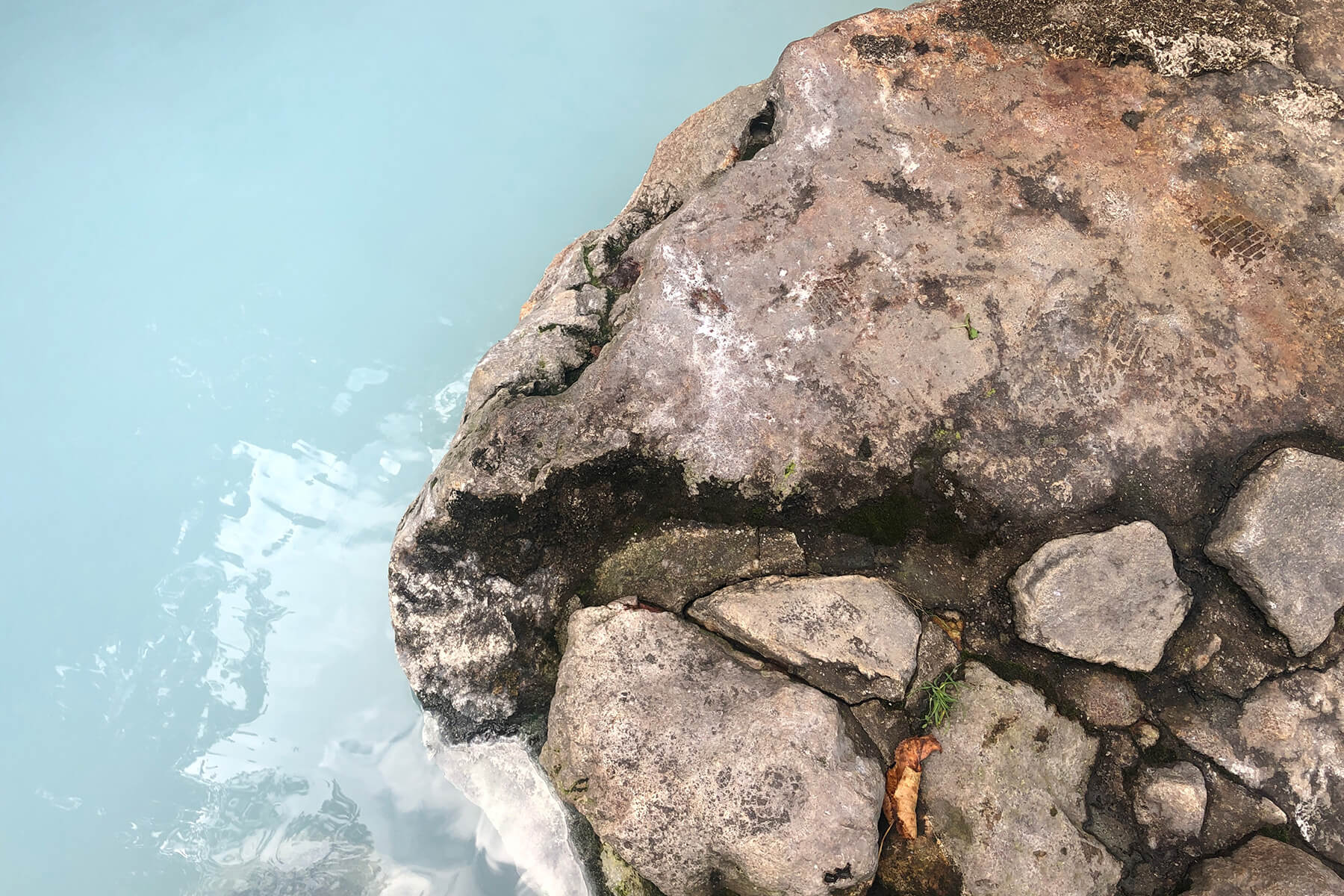 〈燕温泉〉標高1100mにある野天風呂