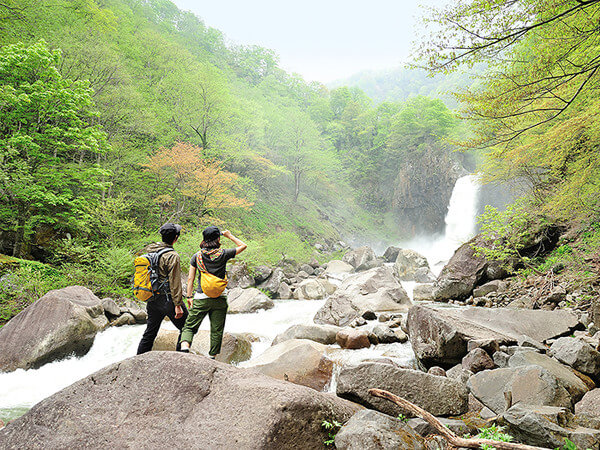 〈苗名滝〉片道15分のお気軽「山散歩」